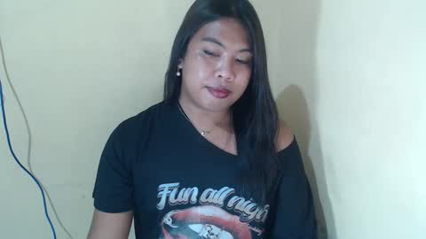 Layla3 online show from May 5, 11:40 am
