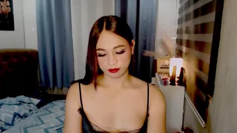 hoelymarie online show from May 12, 10:23 am