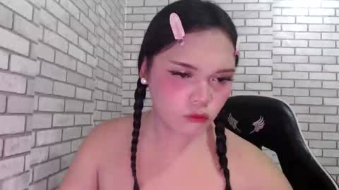 Snapshot of hoelymelissaa chatting on April 15, 12:34 pm Melissa3 online show from April 15, 12:34 pm