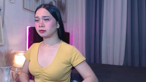 hoelymolly online show from February 3, 9:14 am