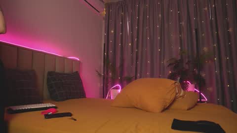 julia online show from March 24, 7:13 am