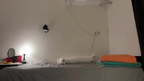 Snapshot of hola_sunflower chatting on September 21, 7:32 am amy online show from September 21, 7:32 am