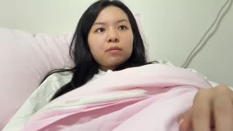 Snapshot of hola_sunflower chatting on November 9, 3:10 pm amy online show from November 9, 3:10 pm