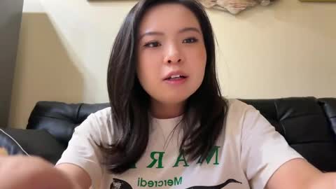Snapshot of hola_sunflower chatting on June 5, 1:50 pm amy online show from June 5, 1:50 pm