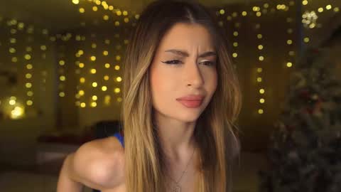 Moni Monica online show from December 19, 8:10 am