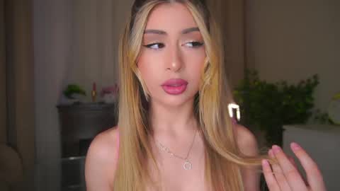 Moni Monica online show from April 22, 8:06 am