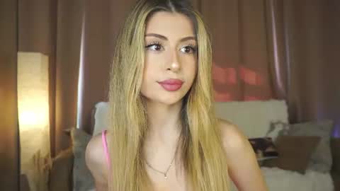 Snapshot of holayoula chatting on June 11, 8:01 am Moni Monica online show from June 11, 8:01 am