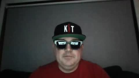 Snapshot of holden_minutz chatting on May 3, 5:02 am holden_minutz online show from May 3, 5:02 am