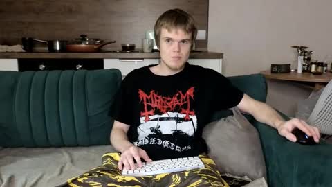 Snapshot of holdonbitch chatting on September 17, 9:05 pm Misha and Stacy online show from September 17, 9:05 pm