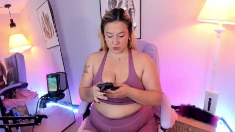 Hollie online show from February 24, 12:14 pm