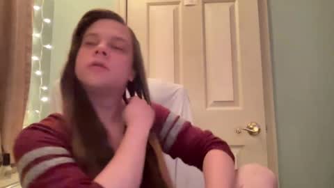 Snapshot of holly23hopefull chatting on December 29, 6:45 am Hollys Drive threw Side Of CB. online show from December 29, 6:45 am