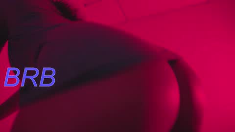 Snapshot of holly_16 chatting on February 2, 10:49 pm holly_16 online show from February 2, 10:49 pm