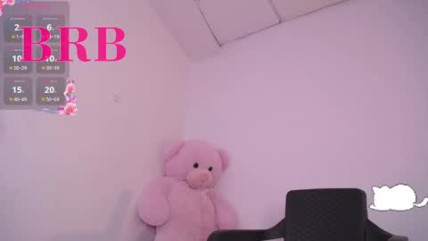 Snapshot of holly_16 chatting on February 14, 7:23 pm holly_16 online show from February 14, 7:23 pm