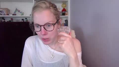 holly_bourbon online show from March 1, 7:16 pm