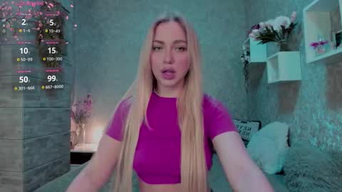 Snapshot of holly_molly8 chatting on October 30, 7:25 pm holly_molly8 online show from October 30, 7:25 pm