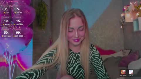 Snapshot of holly_molly8 chatting on February 27, 8:42 pm holly_molly8 online show from February 27, 8:42 pm