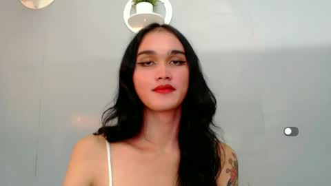 Snapshot of holly_sunshine69 chatting on January 5, 1:58 pm Apple online show from January 5, 1:58 pm
