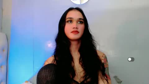 Snapshot of holly_sunshine69 chatting on January 31, 8:22 am Apple online show from January 31, 8:22 am