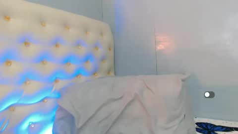 Snapshot of holly_sunshine69 chatting on February 18, 8:16 am Apple online show from February 18, 8:16 am