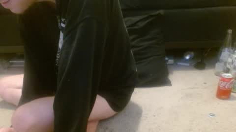 Snapshot of hollyhawkes chatting on April 18, 10:43 pm Holly Hawkes online show from April 18, 10:43 pm