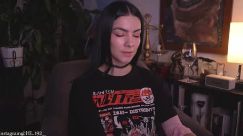 Holly Linder online show from February 28, 2:34 am