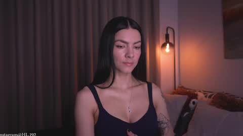 Holly Linder online show from April 8, 2:11 am