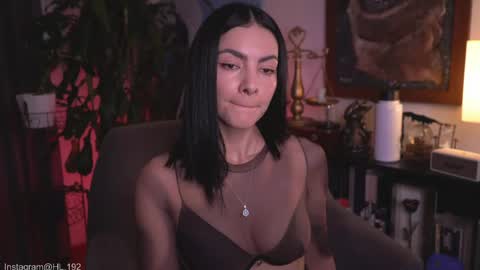 Snapshot of hollylinder_ chatting on May 28, 12:41 am Holly Linder online show from May 28, 12:41 am