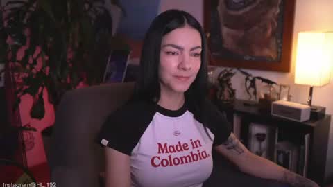 Snapshot of hollylinder_ chatting on June 18, 1:28 am Holly Linder online show from June 18, 1:28 am