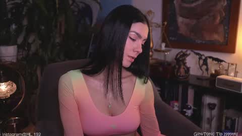 Snapshot of hollylinder_ chatting on June 20, 2:14 am Holly Linder online show from June 20, 2:14 am
