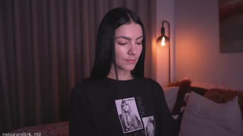 Snapshot of hollylinder_ chatting on June 24, 1:37 am Holly Linder online show from June 24, 1:37 am