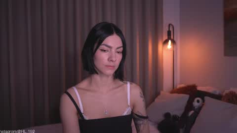 Snapshot of hollylinder_ chatting on July 1, 2:02 am Holly Linder online show from July 1, 2:02 am