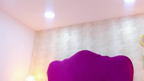 Holly online show from April 18, 1:15 pm