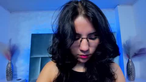 hollypeach_ online show from November 24, 8:08 pm