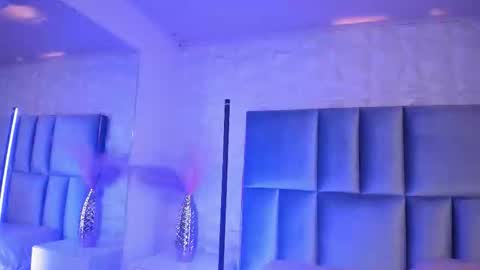 hollypeach_ online show from February 11, 8:03 pm