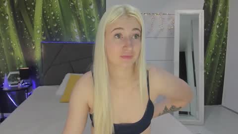 HollyTaillor online show from March 20, 6:29 am