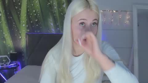 HollyTaillor online show from March 30, 5:41 am