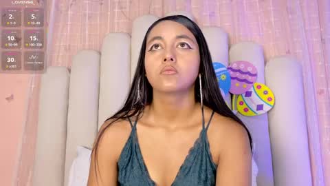 Snapshot of hollyyqueen_ chatting on May 1, 7:40 pm Hollyy online show from May 1, 7:40 pm