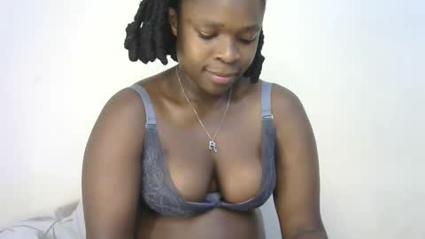 Snapshot of holy_ebony chatting on April 18, 9:04 pm holy_ebony online show from April 18, 9:04 pm