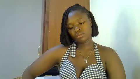 Snapshot of holy_ebony chatting on April 28, 2:49 am holy_ebony online show from April 28, 2:49 am