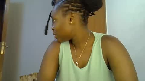 Snapshot of holy_ebony chatting on May 6, 5:18 pm holy_ebony online show from May 6, 5:18 pm