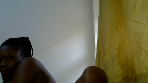 Snapshot of holy_ebony chatting on June 1, 8:38 am holy_ebony online show from June 1, 8:38 am