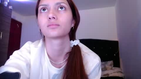 holy_julii online show from June 20, 3:31 am