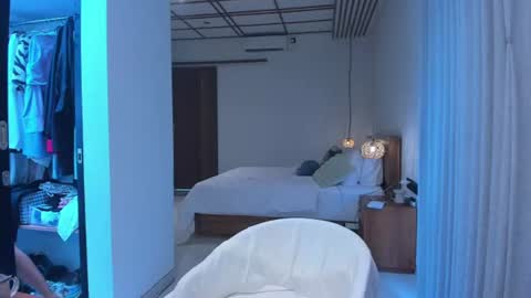 Snapshot of holy_khloe chatting on August 8, 1:52 am Kira Purrr online show from August 8, 1:52 am