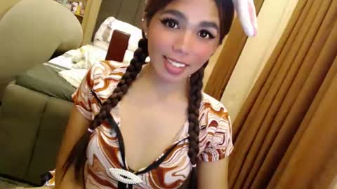 Snapshot of holy_molly1 chatting on June 3, 4:23 pm holy_molly1 online show from June 3, 4:23 pm