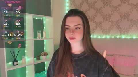 Mia online show from February 4, 3:34 am