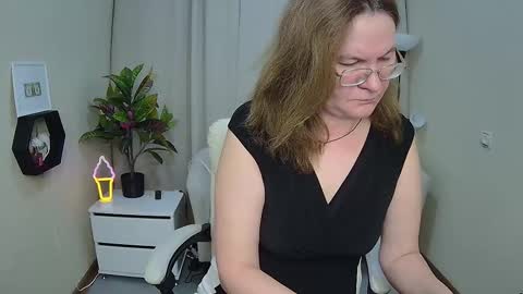 holymilfa online show from March 25, 7:36 am