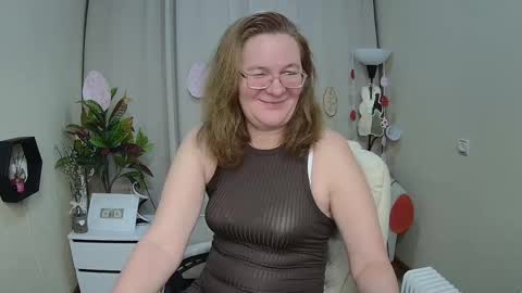 holymilfa online show from April 16, 6:58 am