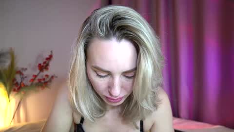 Snapshot of holyyy_fuck chatting on December 24, 1:17 pm Vicky my another account here - desperate clit online show from December 24, 1:17 pm