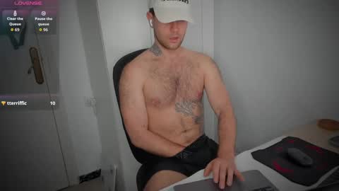 Snapshot of honestandrew chatting on April 23, 5:52 am Andrew online show from April 23, 5:52 am