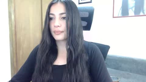 Snapshot of honey_aynur chatting on April 18, 7:07 pm Honey Aynu online show from April 18, 7:07 pm